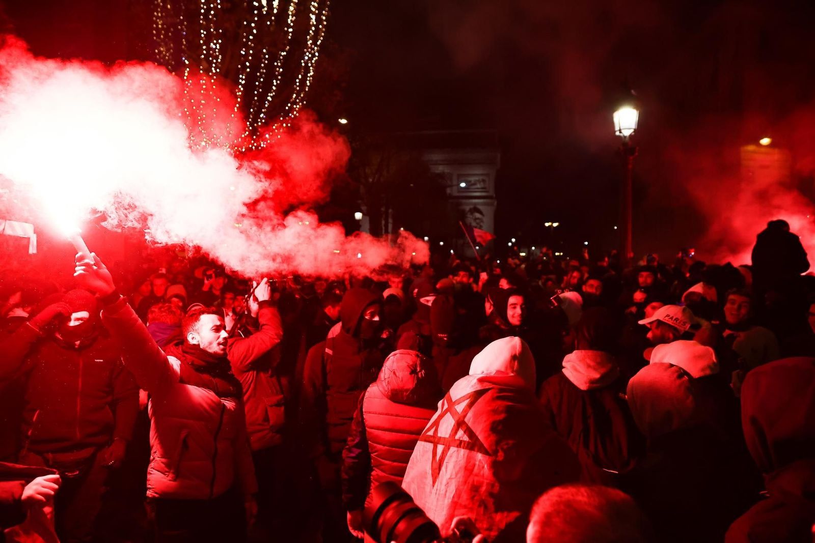 Un muerto y 250 detenidos en Francia en las celebraciones de la victoria frente a Marruecos en el Mundial