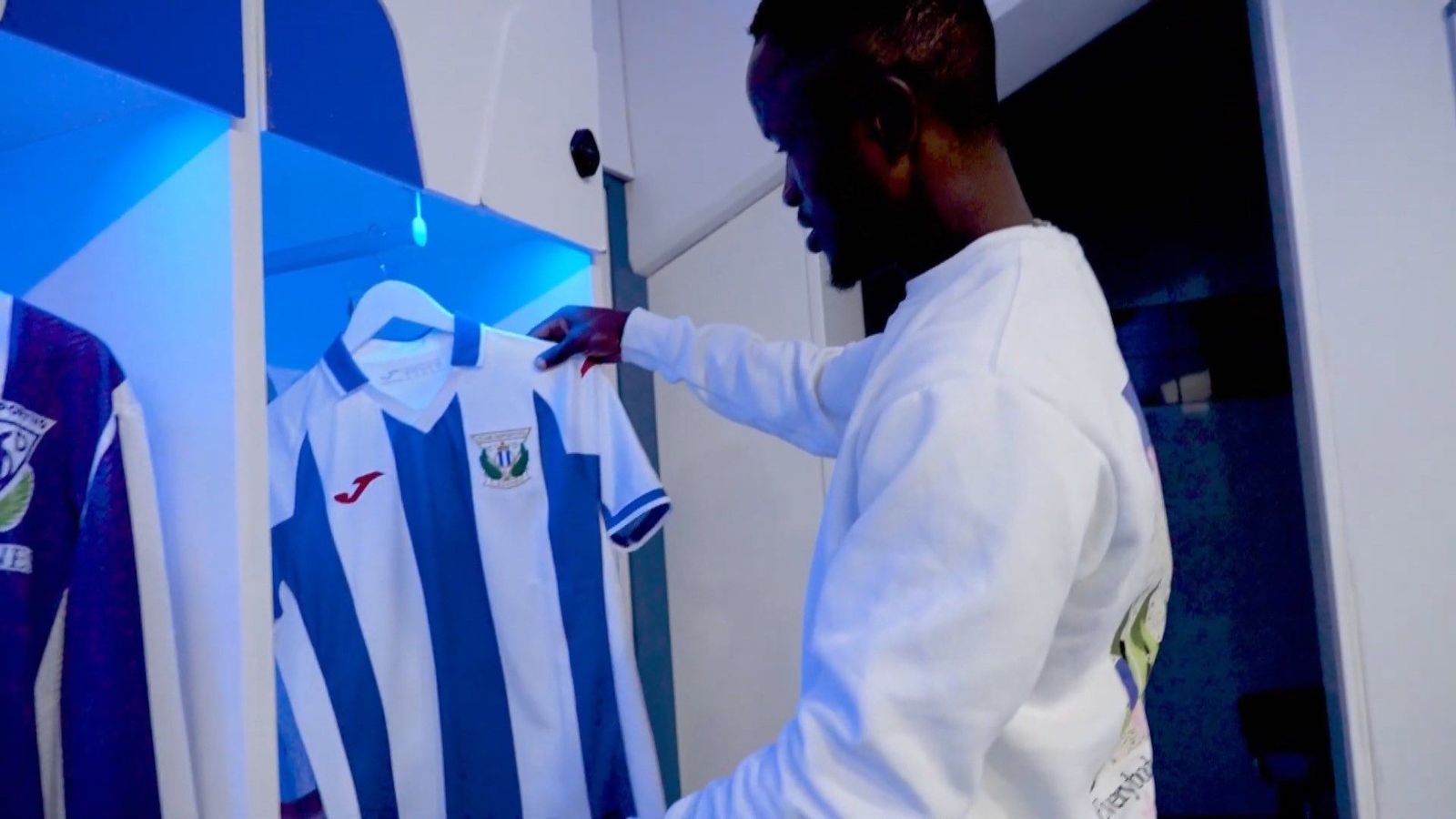 Así reaccionan los jugadores del Leganés al ver la nueva camiseta