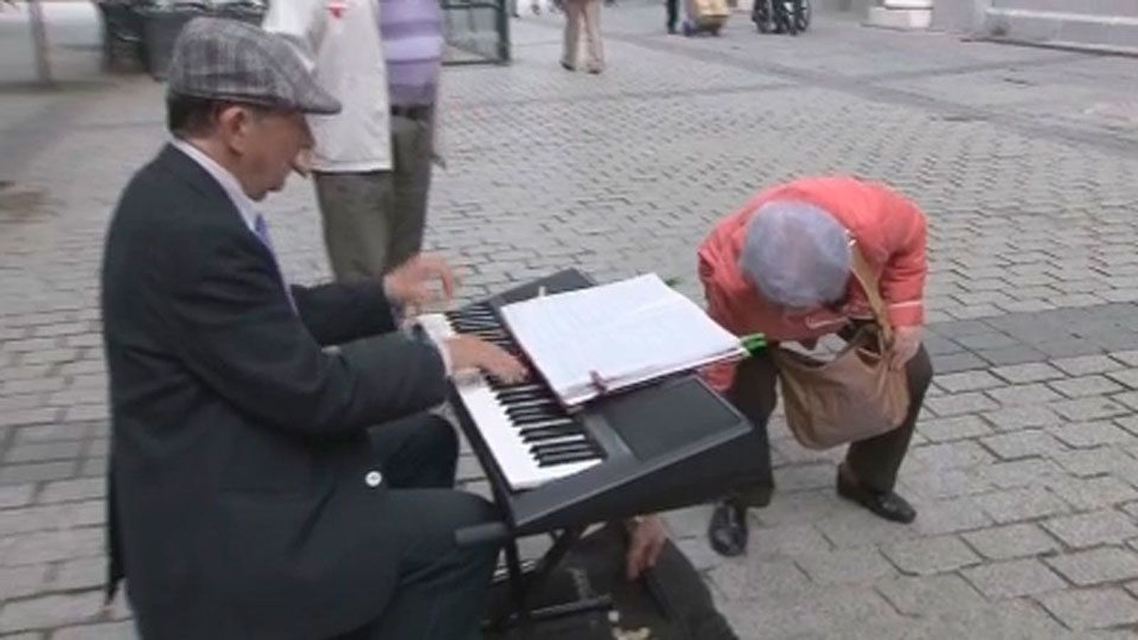 Londres reparte datáfonos a los músicos callejeros para donativos con tarjeta