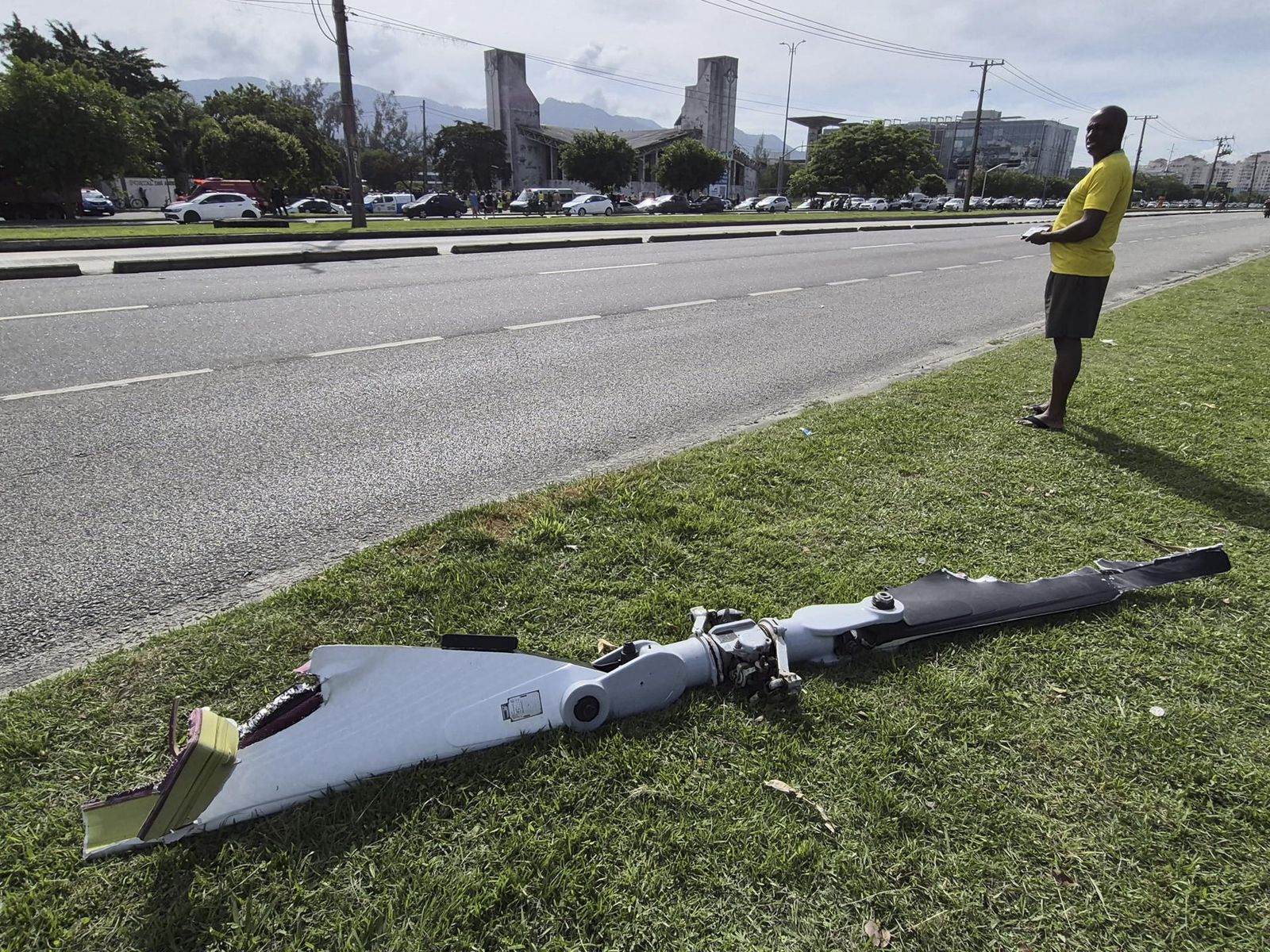 Resto de un helicópteros accidentado en Río de Janeiro que deja seis personas muertas