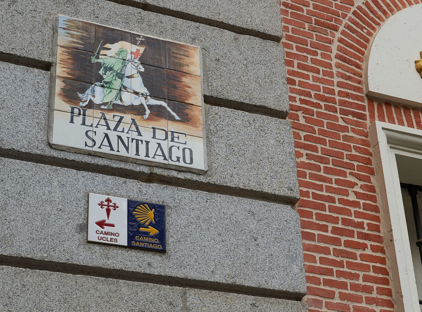 Plaza de Santiago, inicio oficial de Camino de Madrid