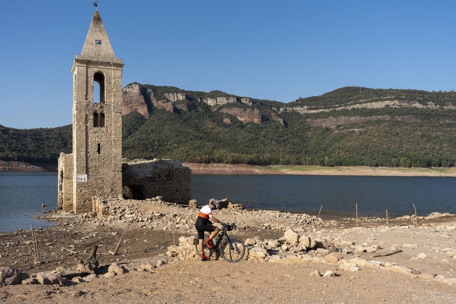 Vista del pantano de Sau, en el término de Vilanova de Sau (Barcelona)