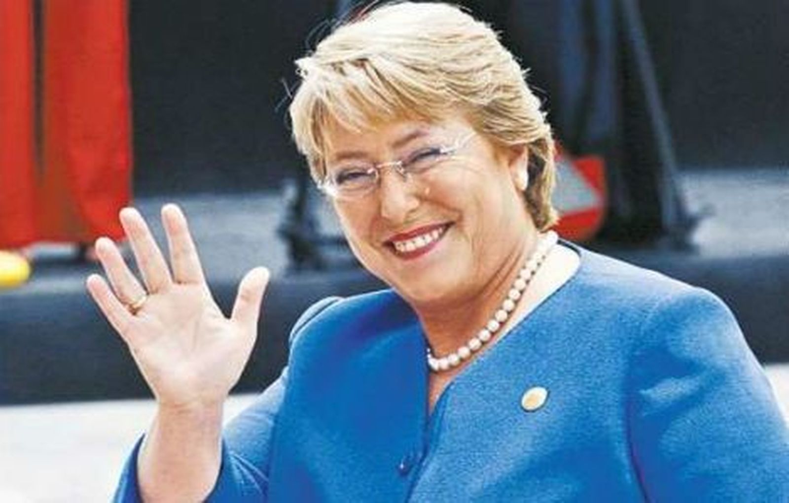 La socialista Bachelet arrasa pero no logra evitar una segunda vuelta