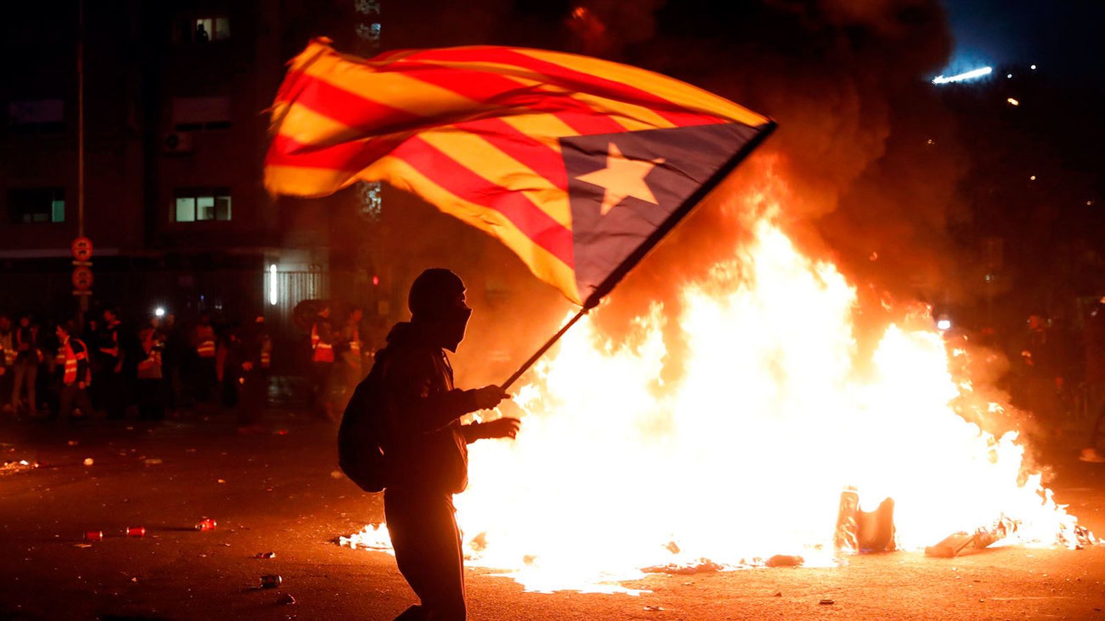 Incidentes en los alrededores del Camp Nou durante el partido de Liga entre el FC Barcelona y el Real Madrid