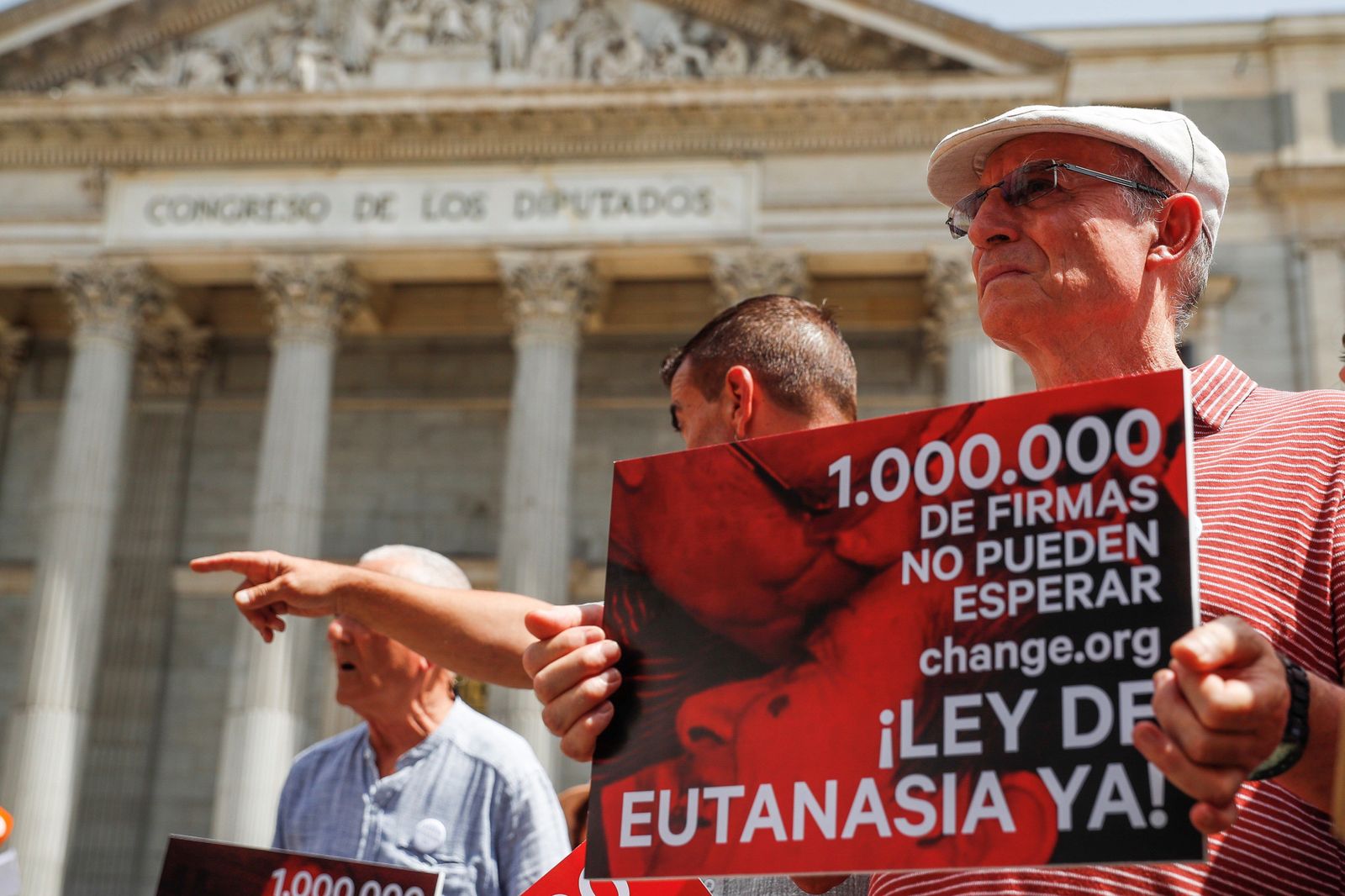 Presentan en el Congreso más de un millón de firmas para despenalizar la eutanasia