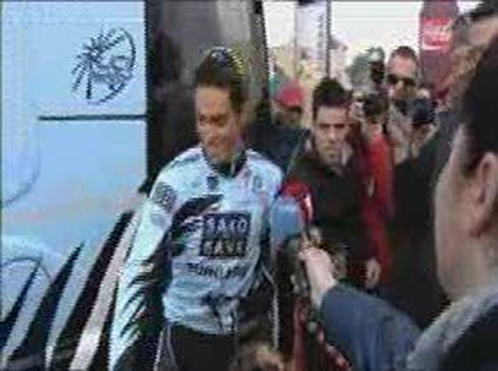El australiano Matthews, primer líder al ganar al esprint en Alhama