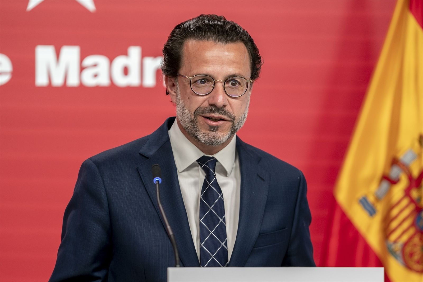 Javier Fernández-Lasquetty, Consejero de Hacienda de la Comunidad Madrid, contesta a las preguntas de los madrileños