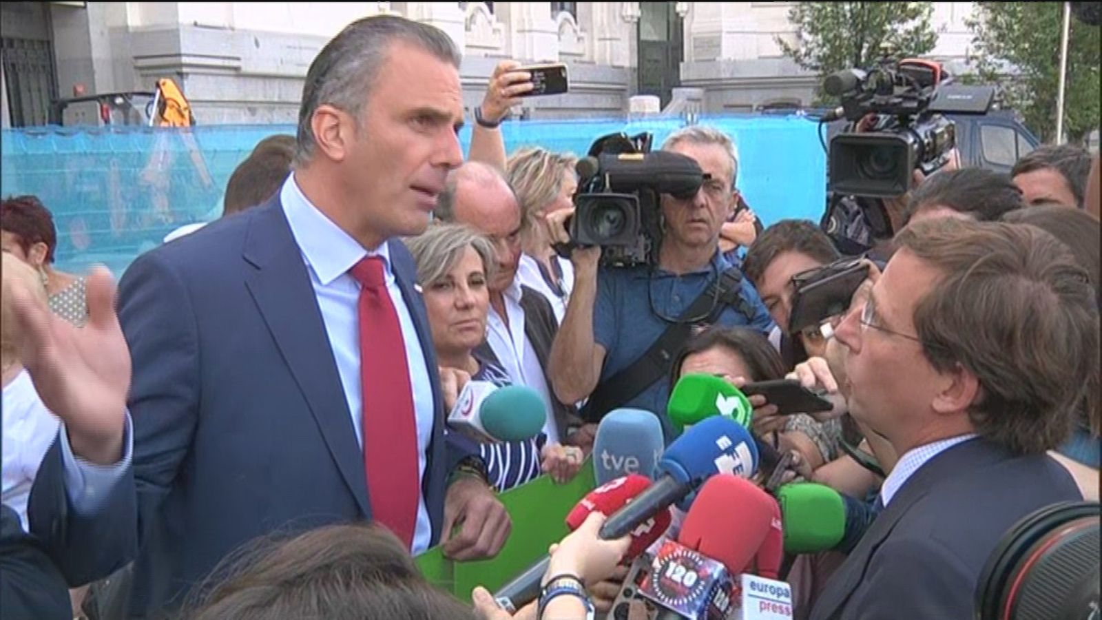 Discusión entre Javier Ortega Smith y José Luis Martínez Almeida