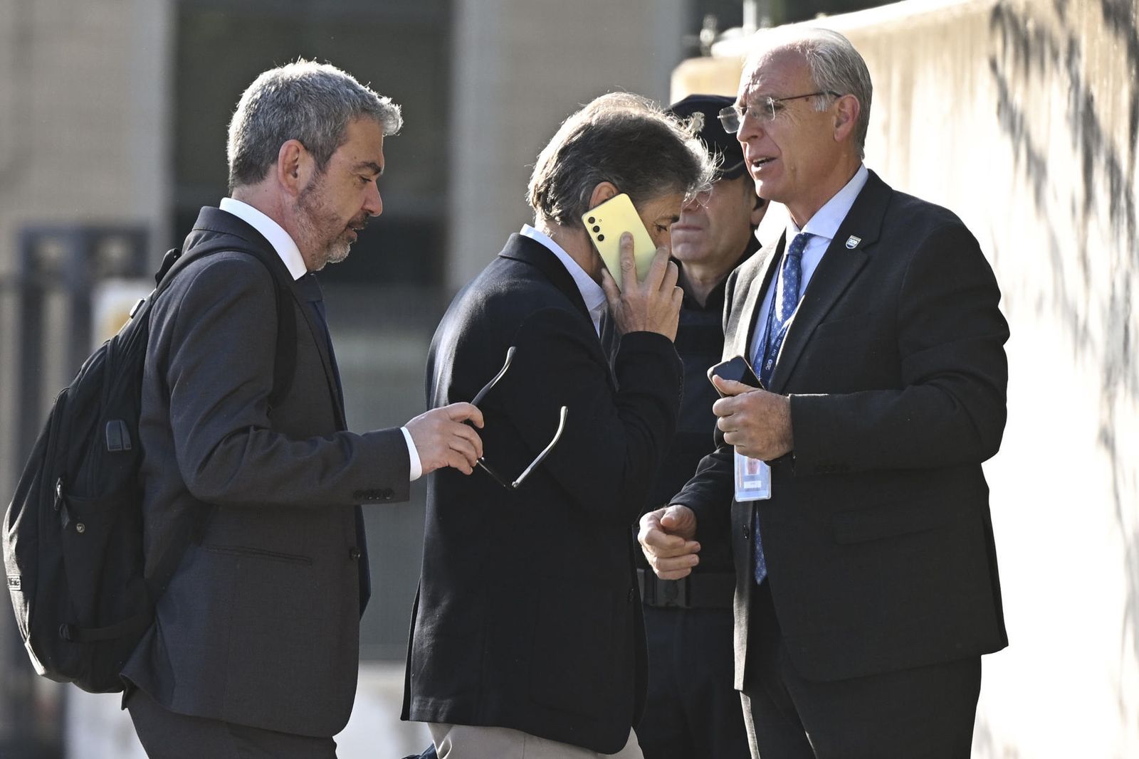 Oriol Pujol Ferrusola (c), a su llegada este lunes a la sede de La Audiencia Nacional en San Fernando de Henares