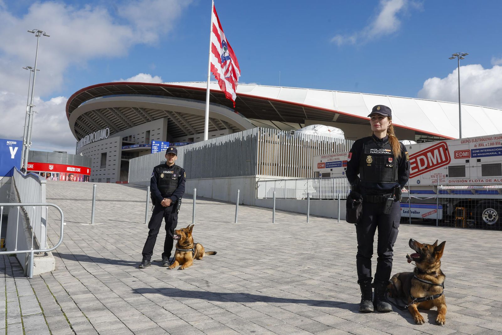 Policía en el Metropolitano