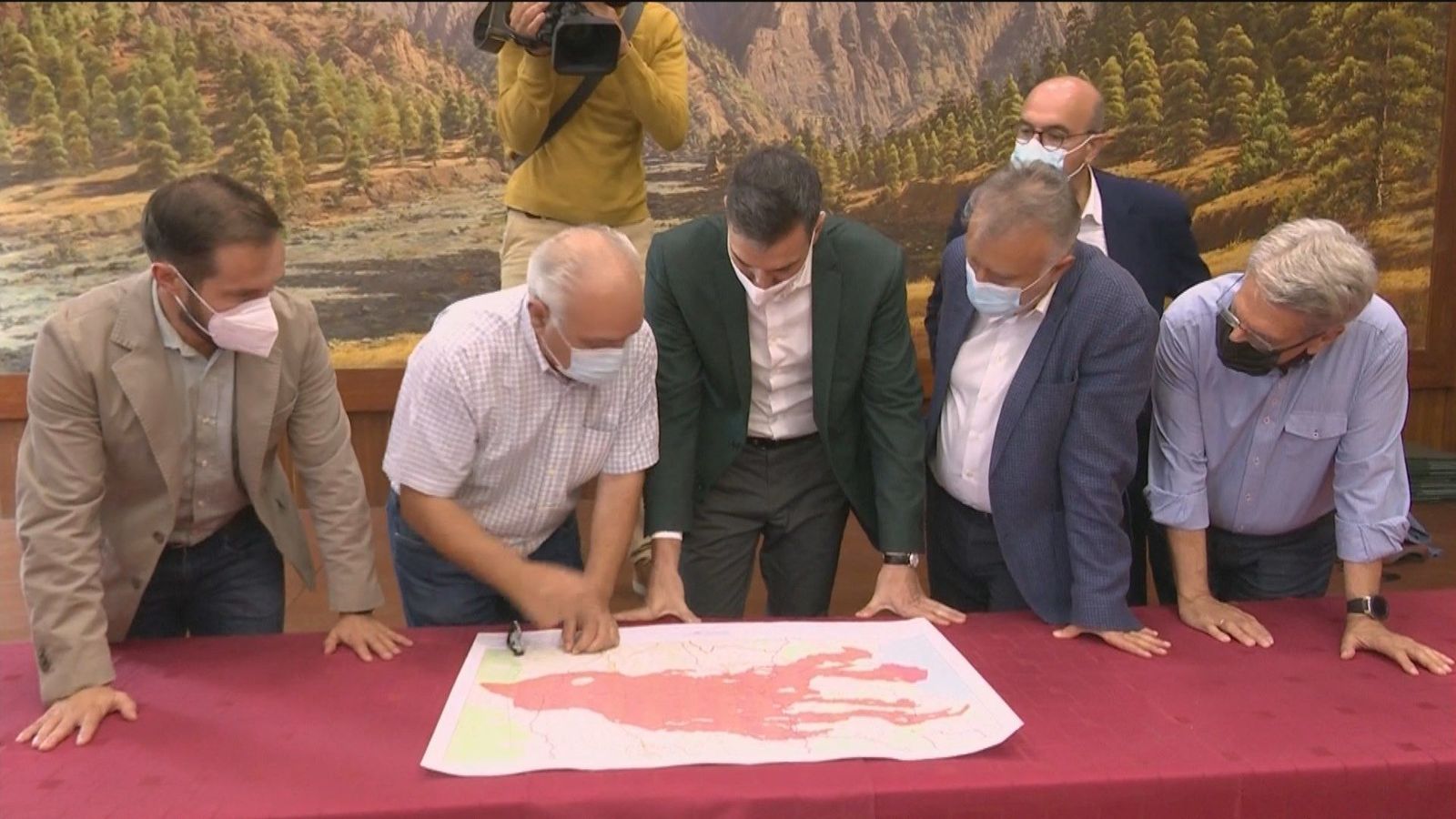 Sánchez anuncia en La Palma la exención de las ayudas públicas por la destrucción de viviendas