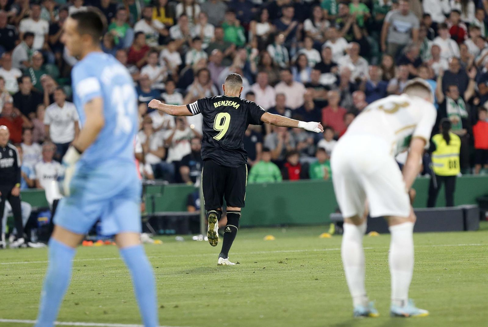 Benzema ante el Elche