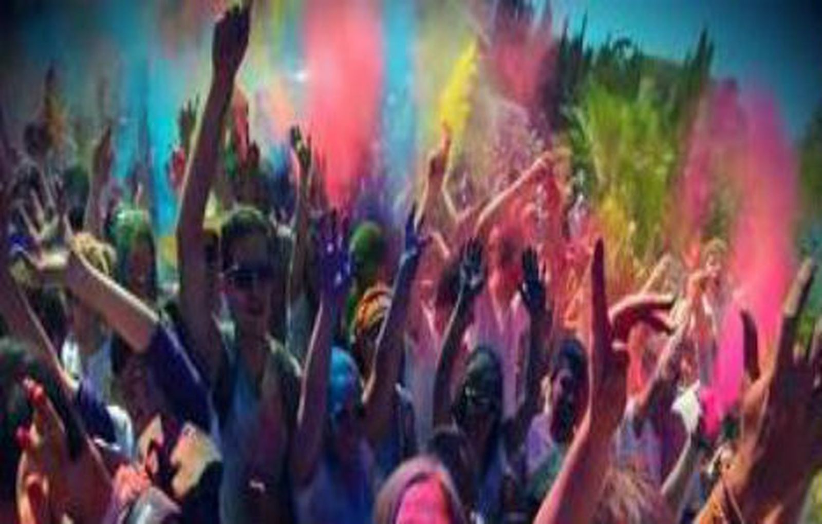 Lavapiés se tiñe de colores en la primera fiesta del monzón madrileña