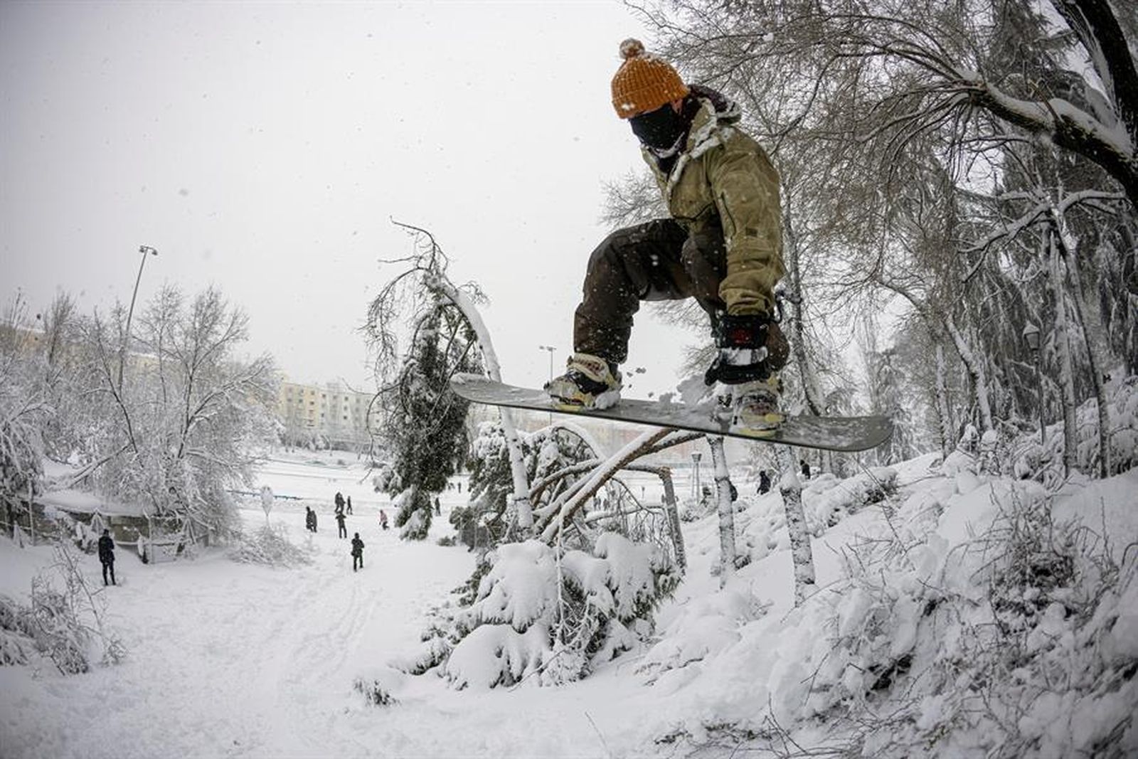 Jugando con la nieve en Madrid