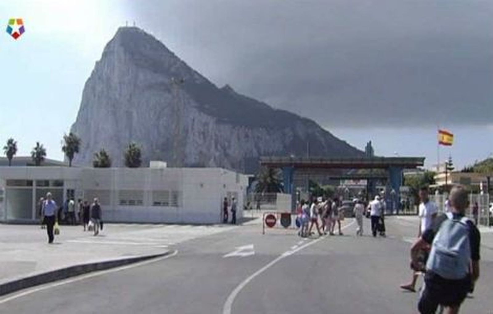El Reino Unido estudia "acciones legales" contra España por los controles en Gibraltar