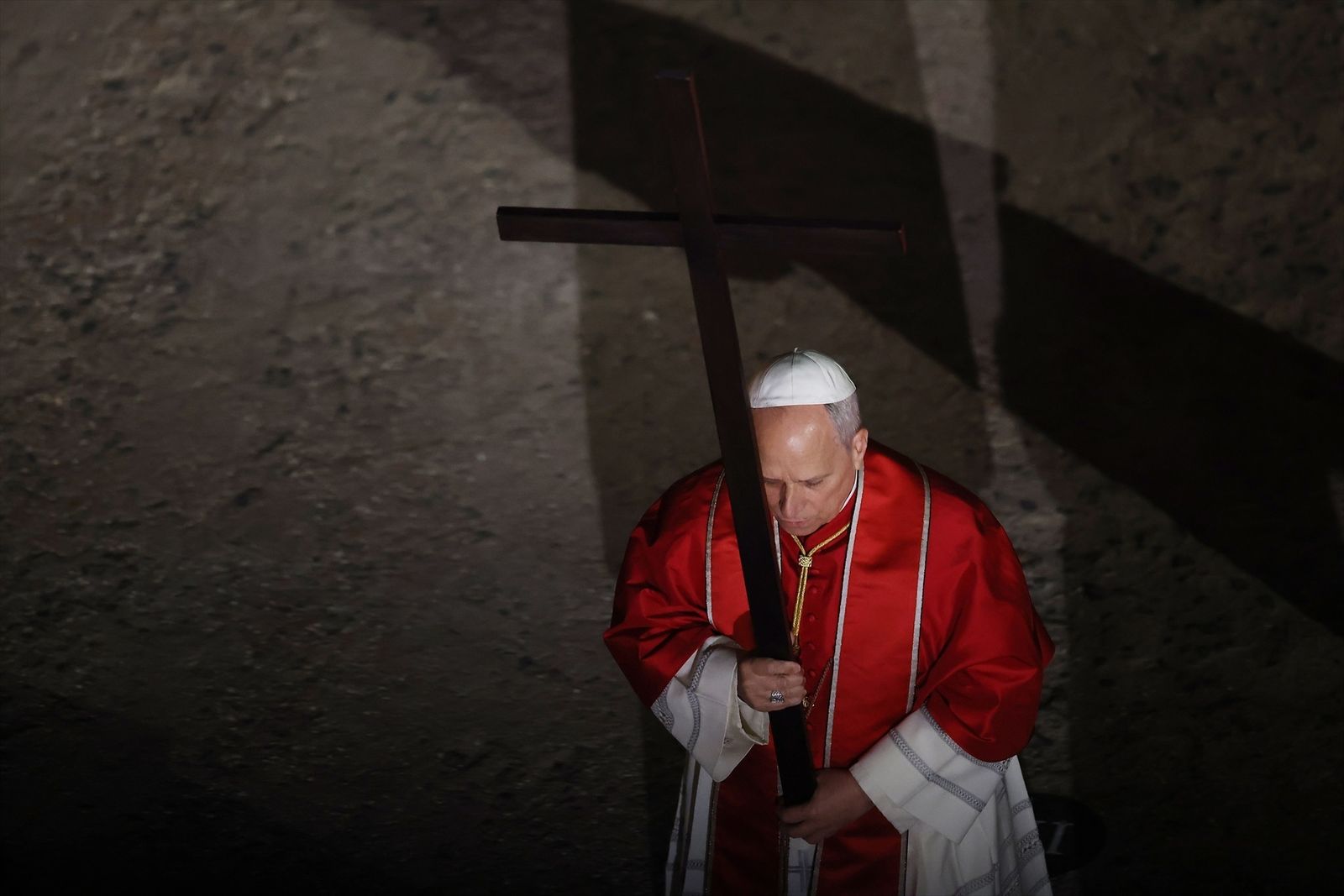 El Papa León XIV clama contra la guerra y el abuso de poder en su primer Via Crucis