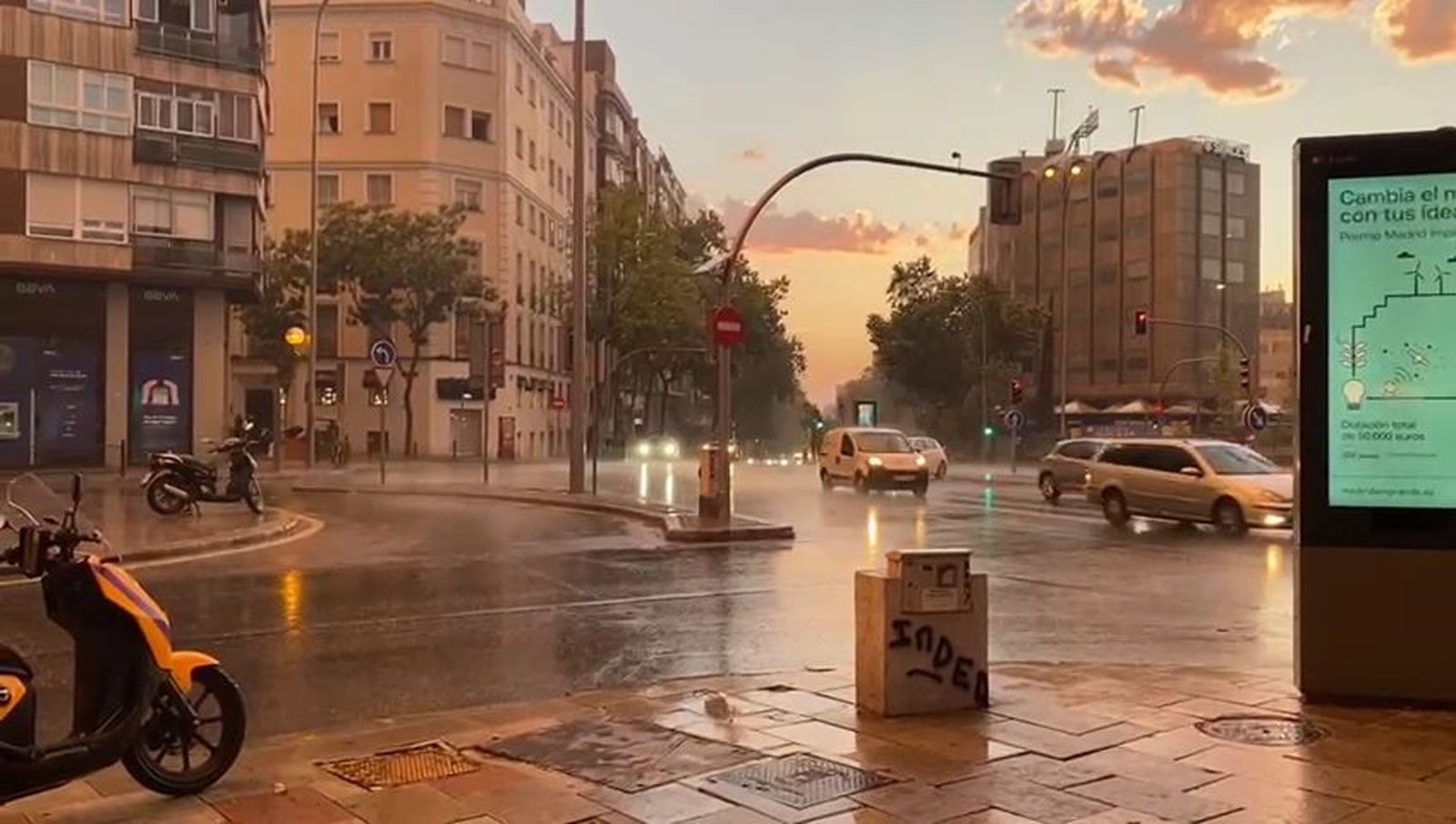 Fuertes vientos, lluvia y tormentas refrescan Madrid
