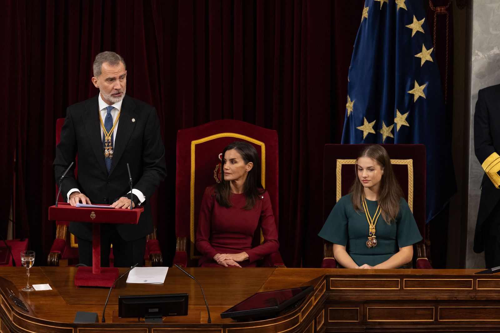 El Rey defiende la nación española y avisa que reivindicar la Constitución no es "mirar atrás con nostalgia"