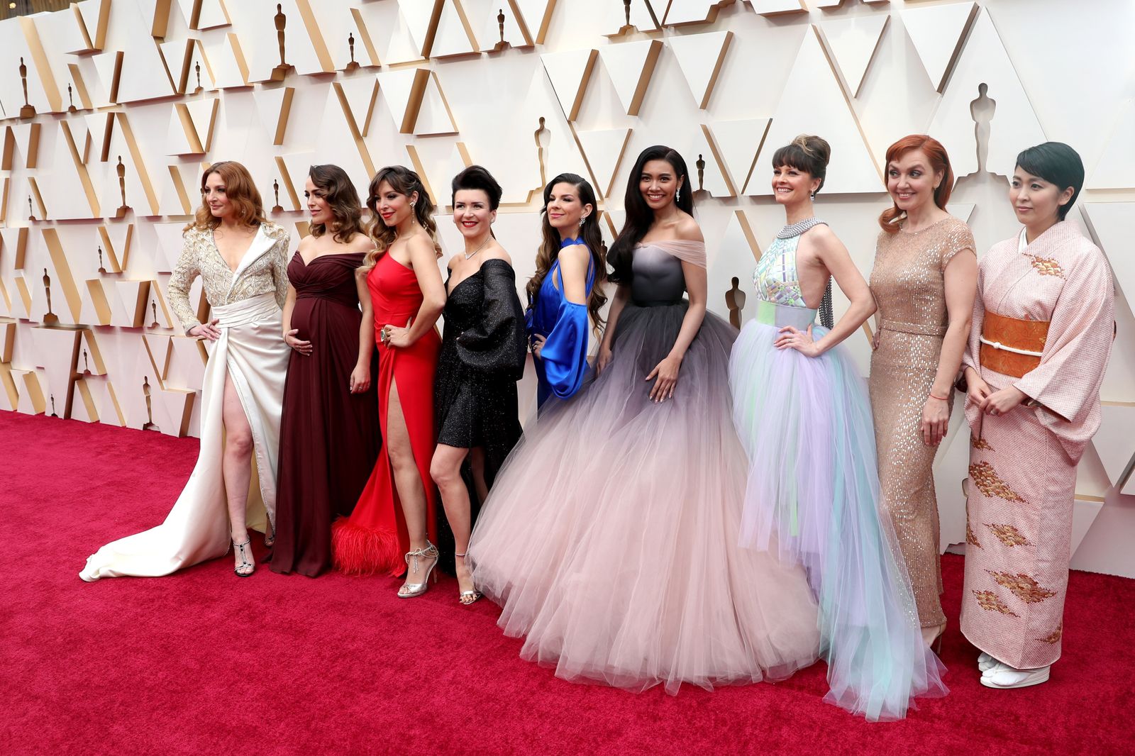 Varias actrices posan en su llegada a la ceremonia