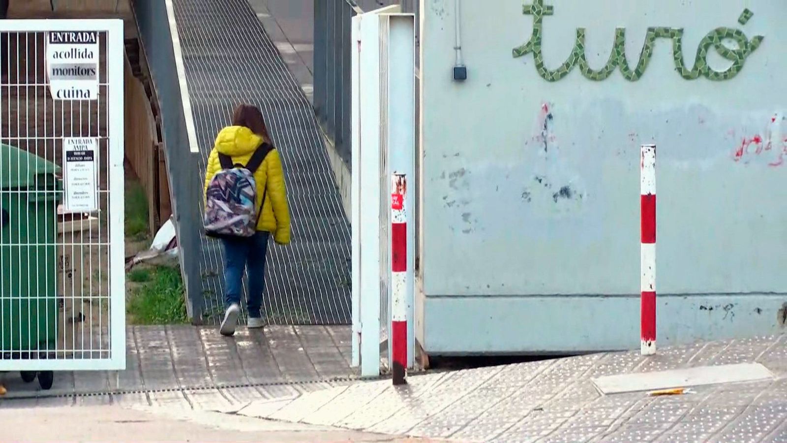 Obligados a iniciar una nueva vida tras tres años de acoso a su hijo en un colegio de Cataluña