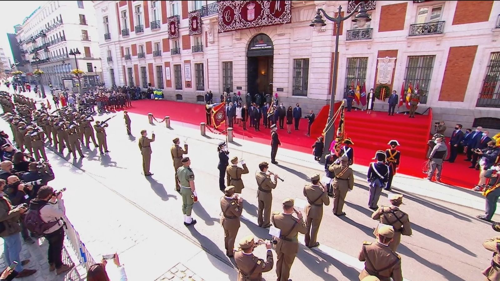 El Delegado del Gobierno está dispuesto a revisar la autorización que ha dado a una manifestación en la Puerta del Sol  el 2 de mayo, donde se celebran los actos del Día de la Comunidad de Madrid