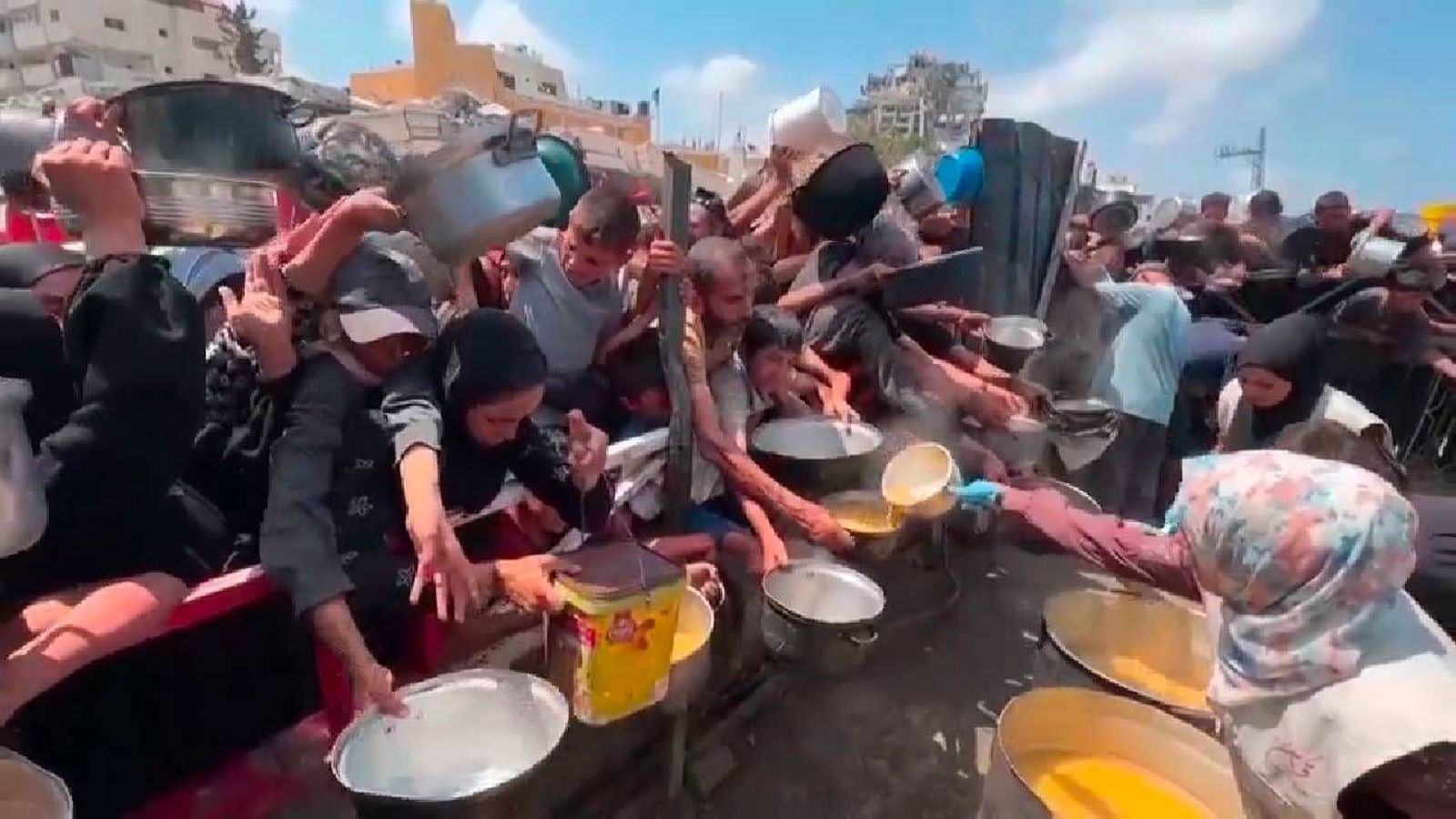 El hambre, arma de guerra en Gaza mientras Israel clama por los vídeos de los rehenes de Hamás