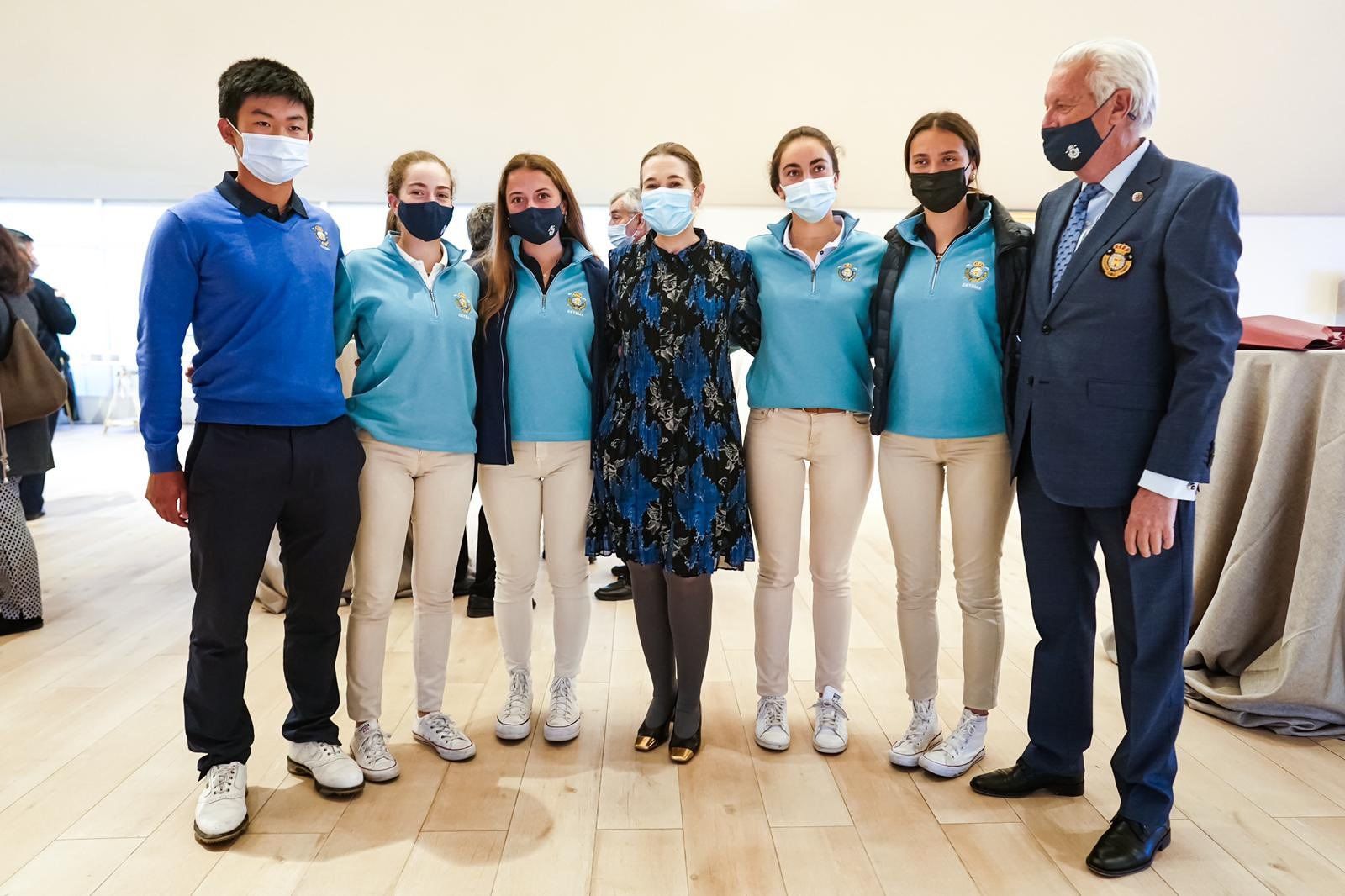 Marta Rivera  recoge la Medalla de Oro al Mérito en Golf en representación de Isabel Díaz Ayuso