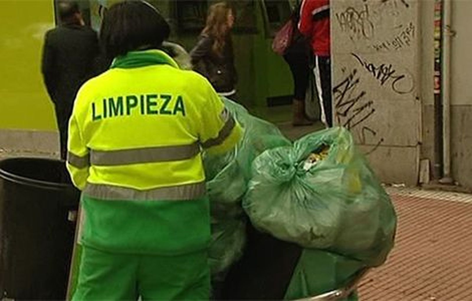 Botella da por terminados los efectos de la huelga  y Lissavetzky amenaza con los tribunales