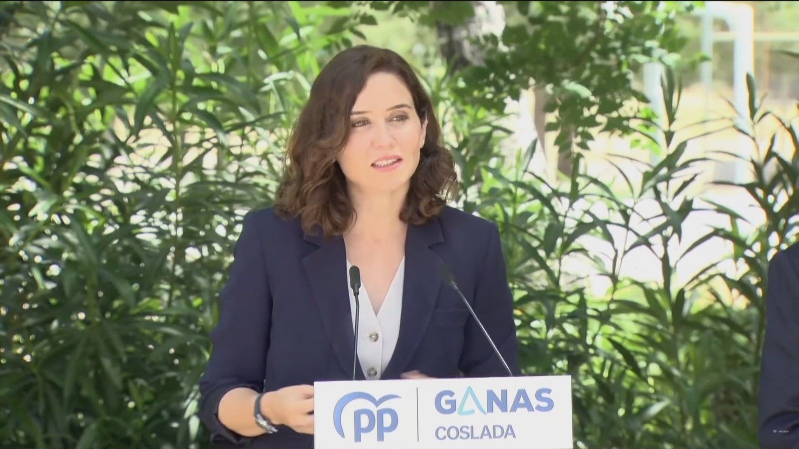 Ayuso promete beneficios fiscales para jóvenes que  estudian y trabajan a la vez