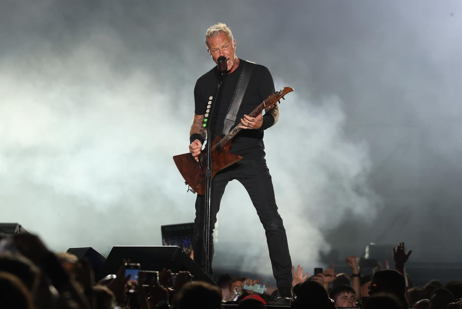 El cantante y guitarrista de Metallica, James Hetfield, durante uno de los conciertos del primer día del MadCool Festival 2022,