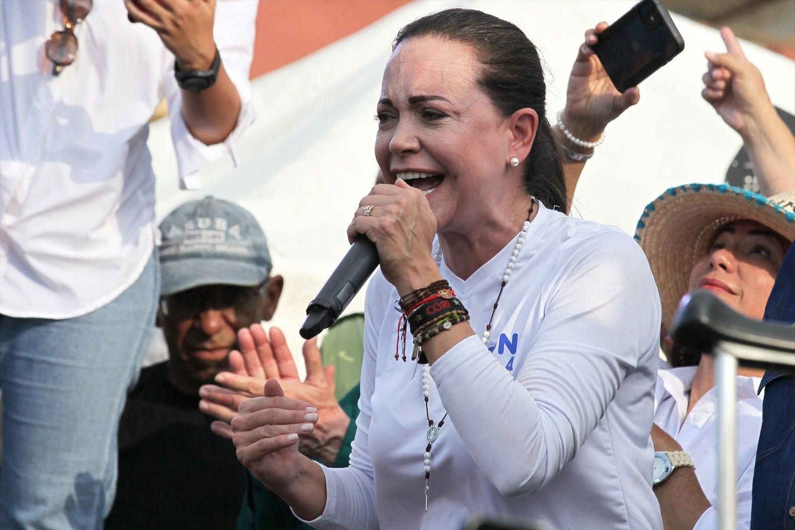 Venezolanos celebran el Premio Nobel de la Paz como un reconocimiento a la lucha por su libertad