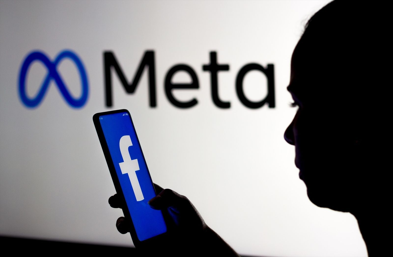 Denuncian a Meta por "explotación masiva de la vida privada de cientos de millones de consumidores con fines comerciales"