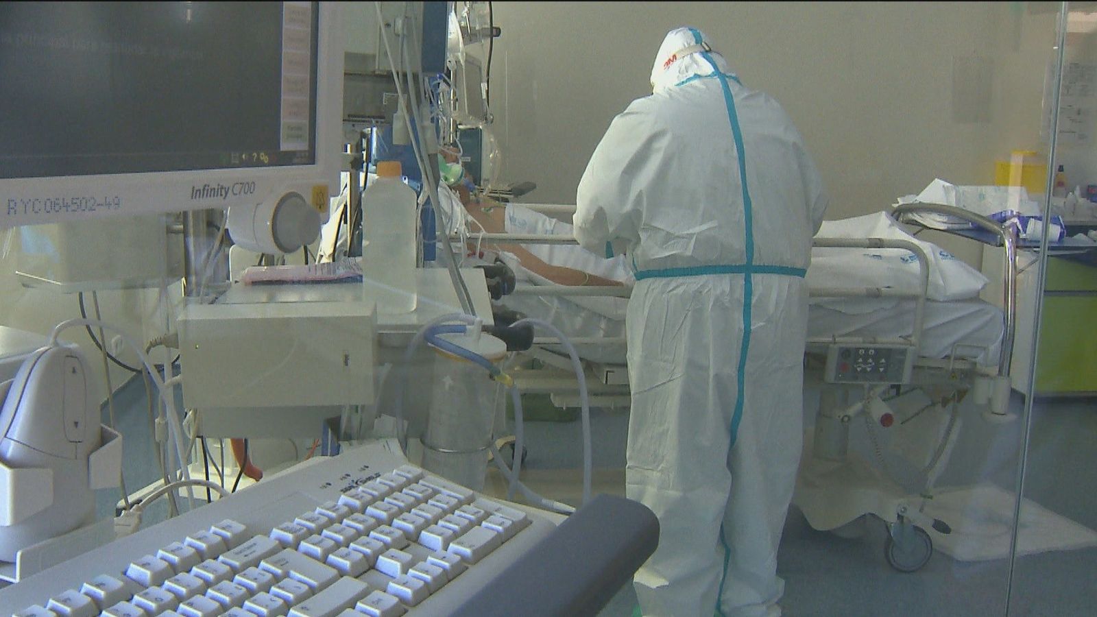 La diferencia entre ingresar con Covid o por Covid en un hospital