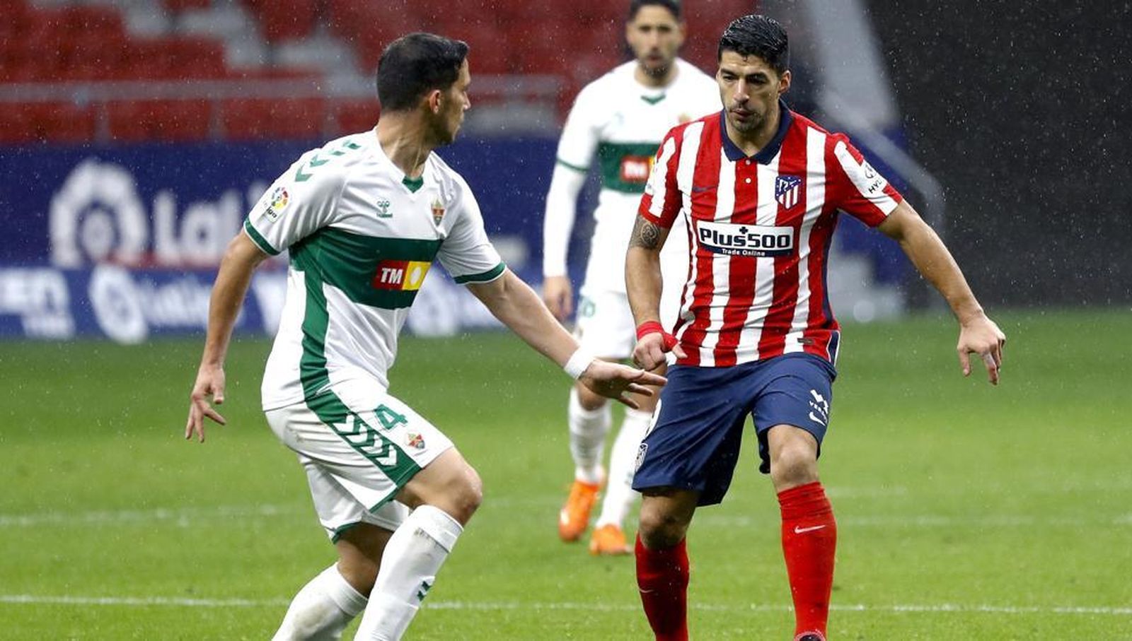 Luis Suárez ante el Elche