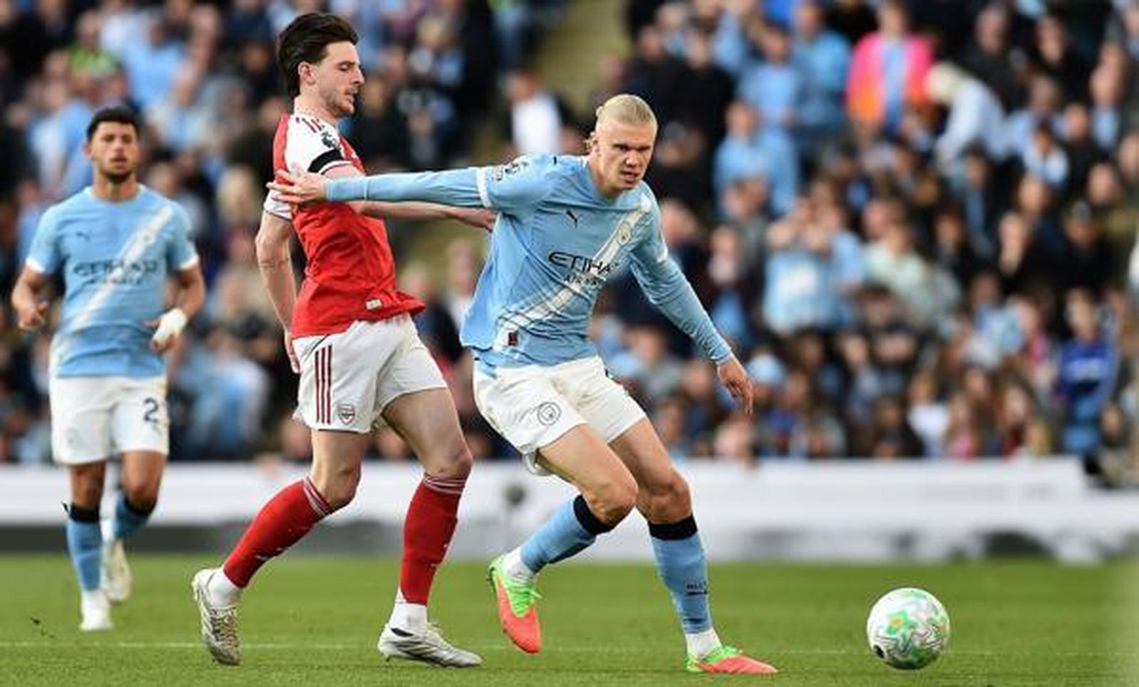 Haaland ante el Arsenal