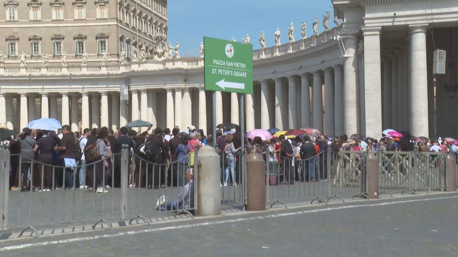 Colas de varias horas para despedir al papa Francisco en la basílica de San Pedro