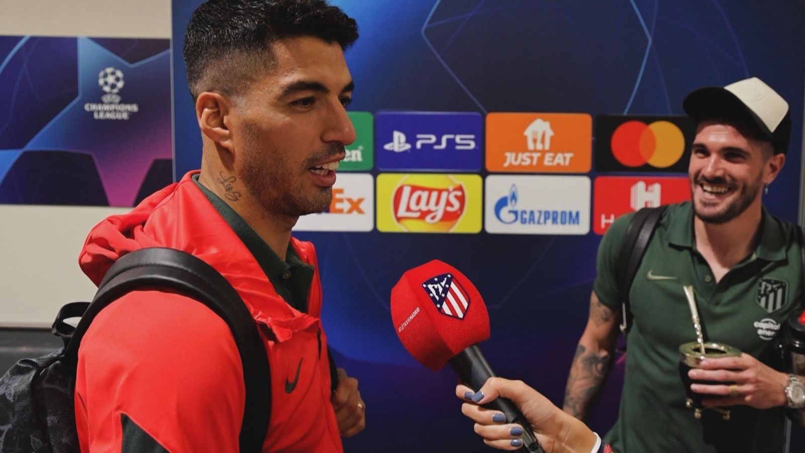 Bromas y alegría entre Luis Suárez y De Paul tras ganar en Milán
