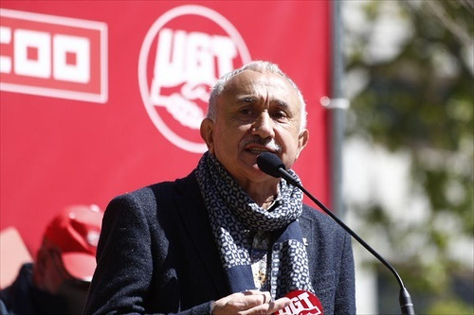 El secretario general de UGT, Pepe Álvarez, interviene en una concentración en abril para pedir la subida del SMI