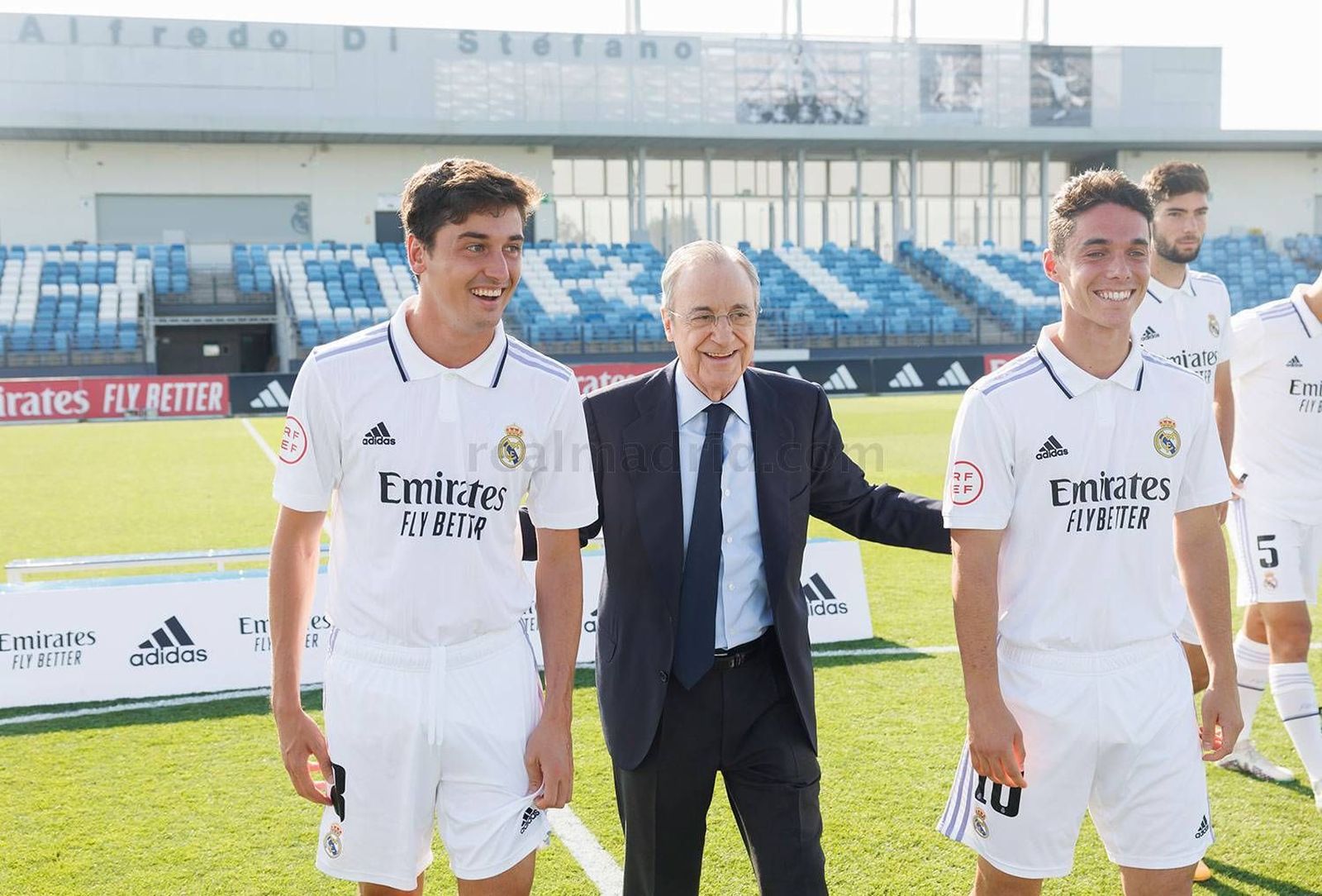 Florentino Pérez desea suerte al Castilla antes de la final por el ascenso
