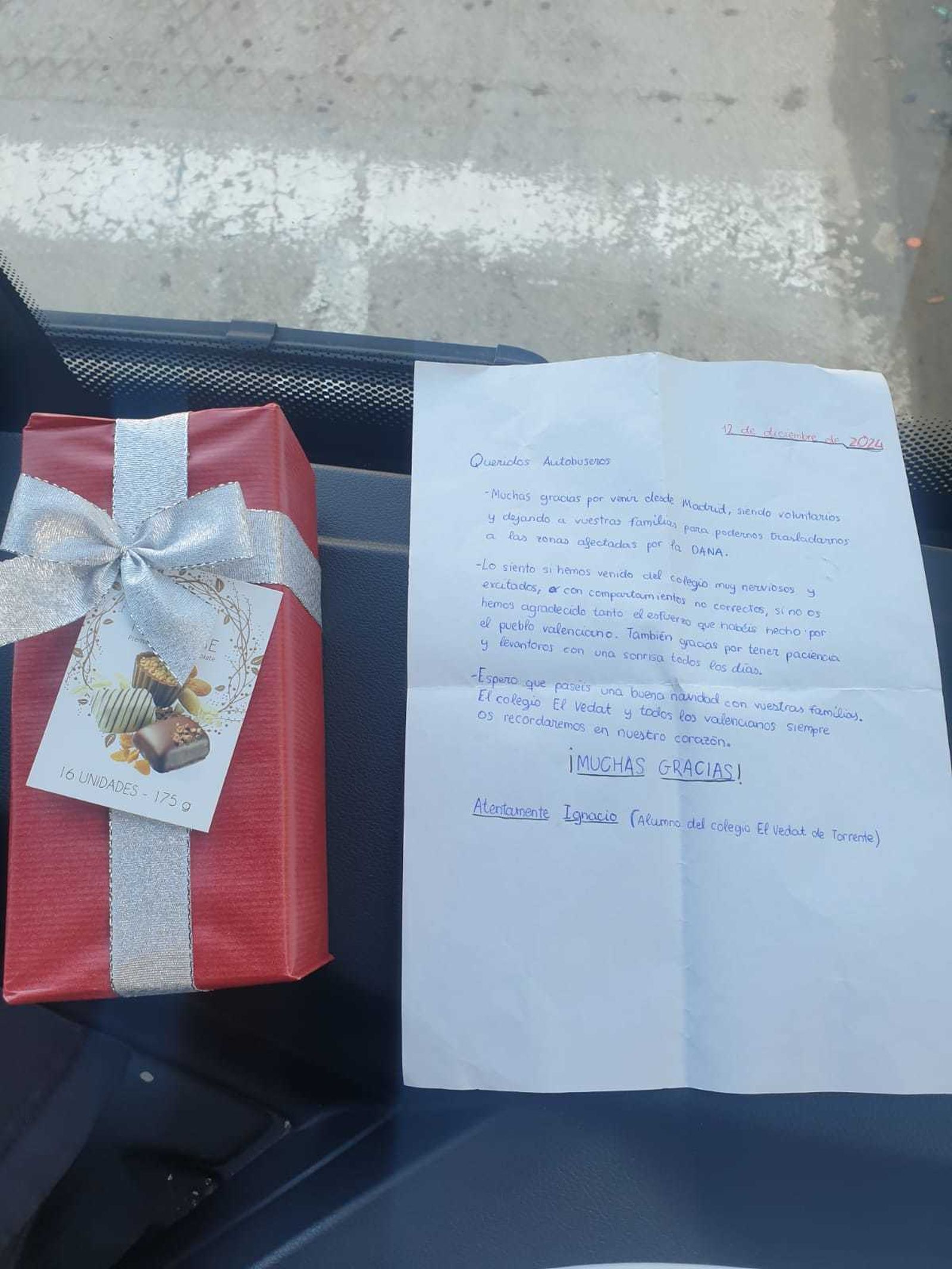 La caja de bombones y la emotiva carta de Ignacio, el niño de Valencia