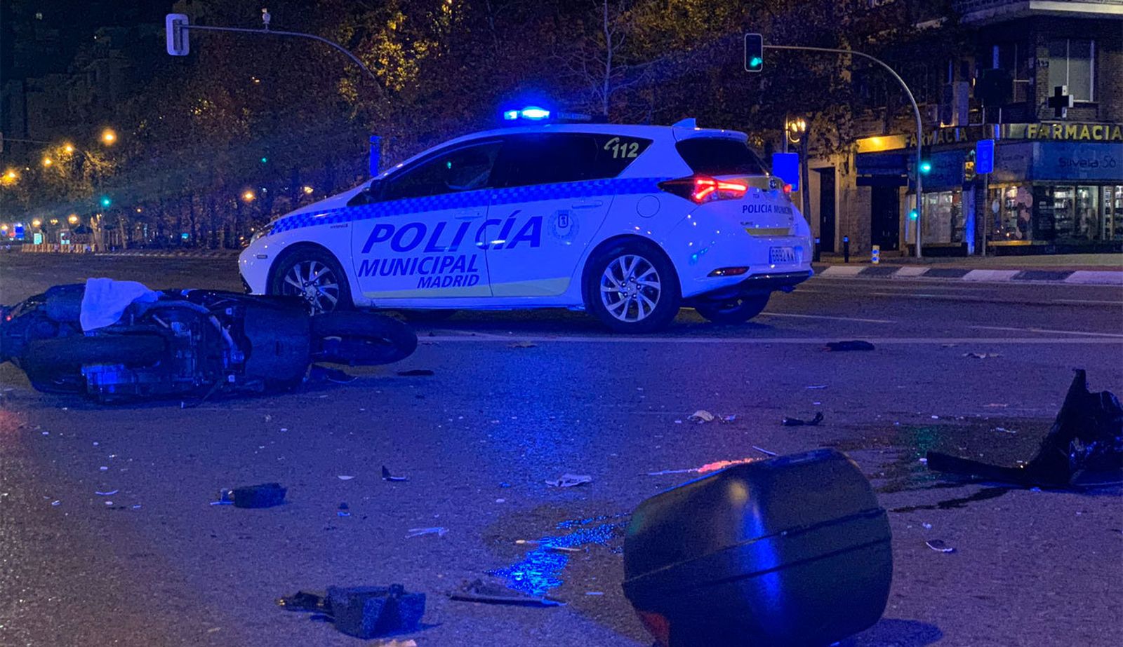 Un motorista grave al colisionar con un VTC en Francisco Silvela