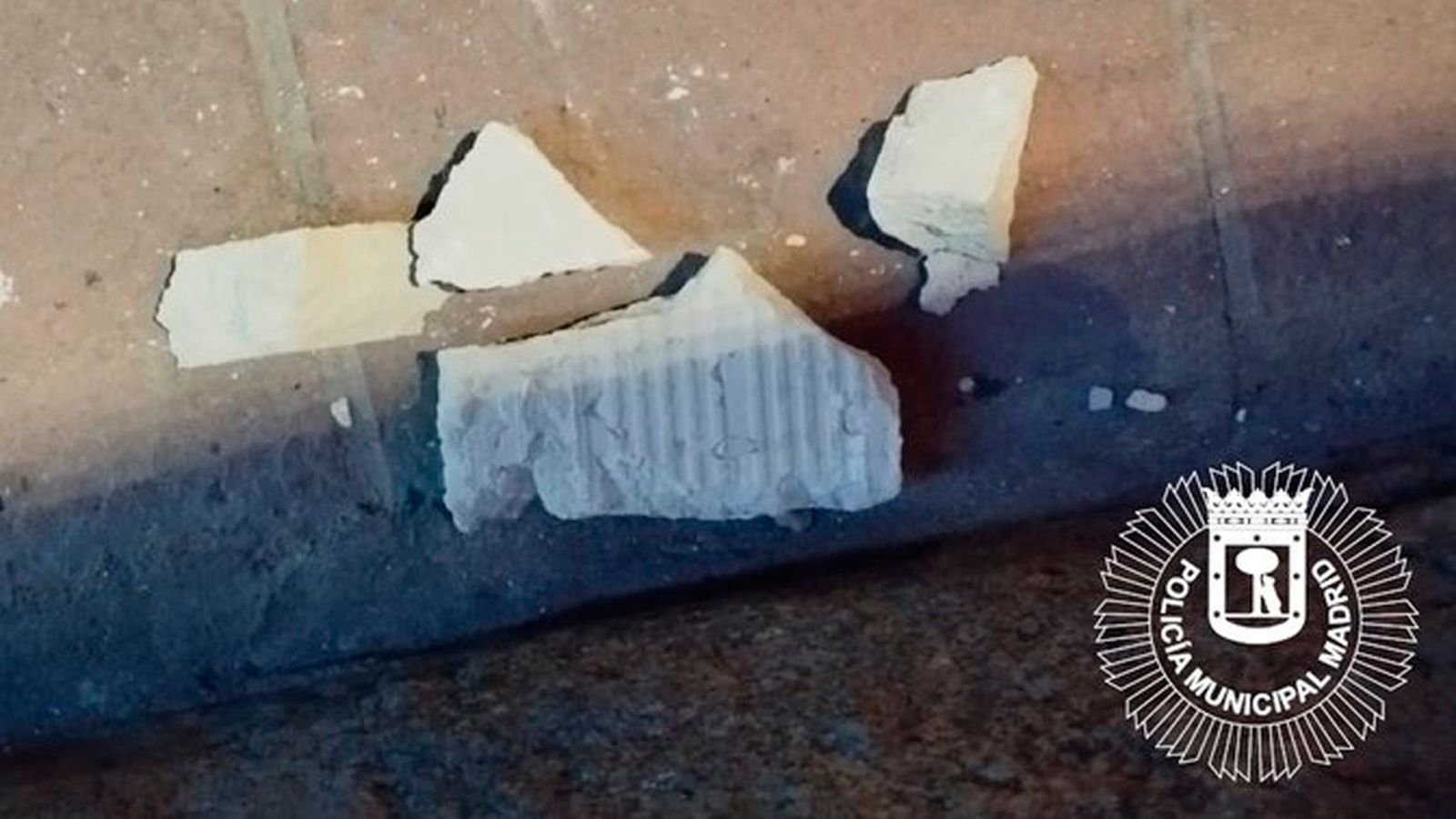 Imagen del ladrillo utilizado en Puente de Vallecas para agredir a un hombre y posteriormente robarle