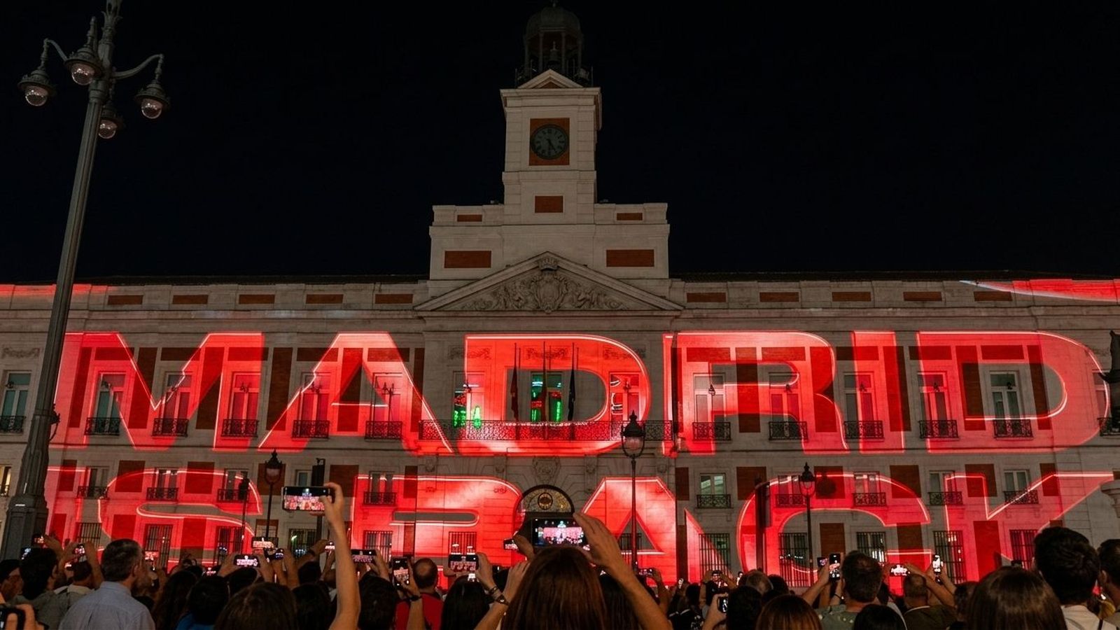 La Real Casa de Correos da la bienvenida a la Fórmula 1 a Madrid con un 'videomapping'