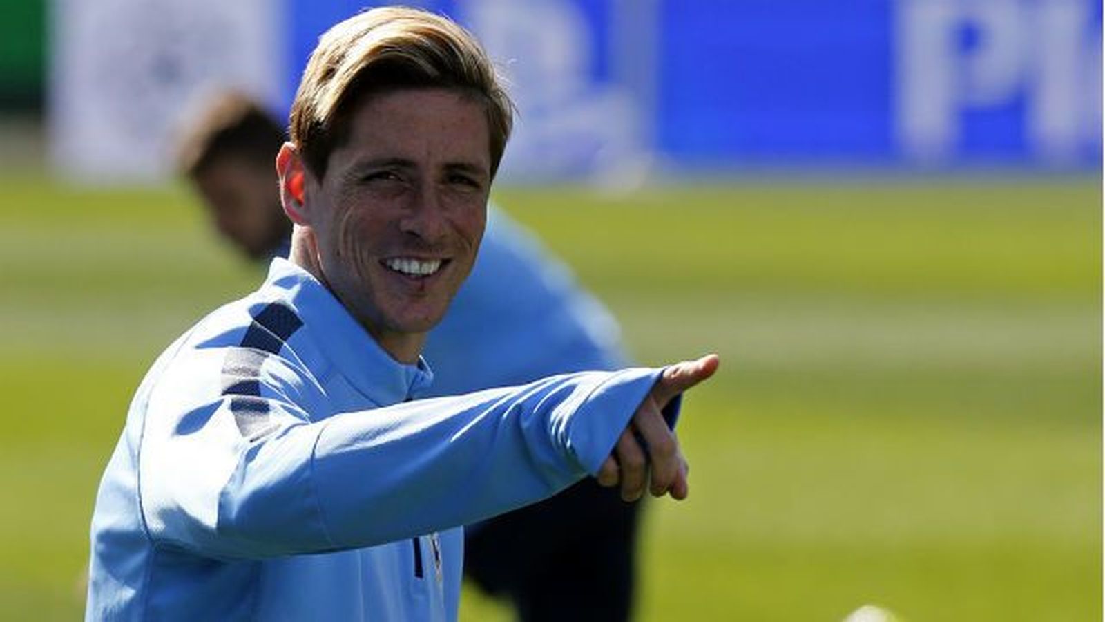 Torres toca balón, remata a portería y ultima su recuperación