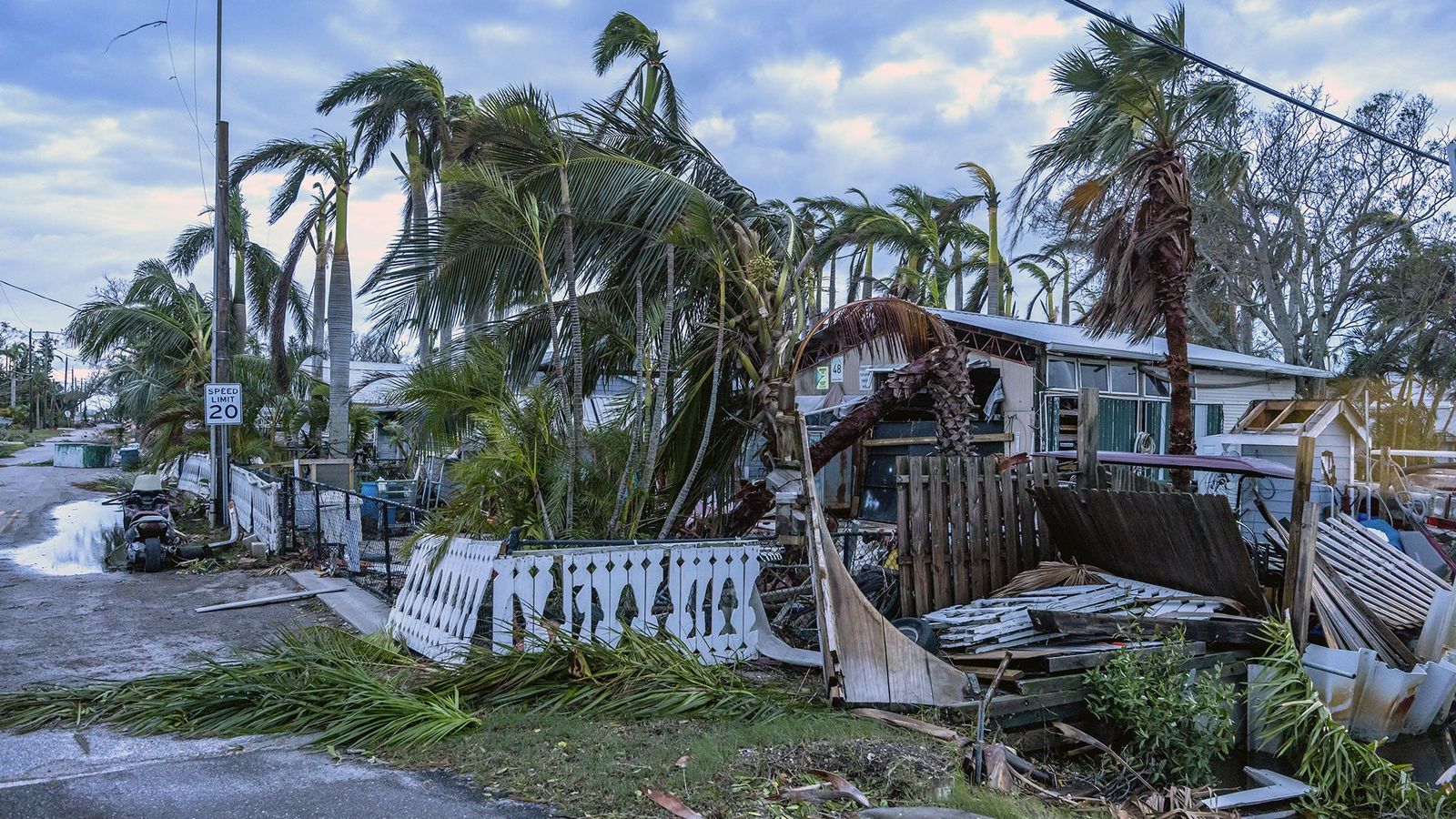 Ascienden a 16 los muertos por el paso del huracán 'Milton' en Florida