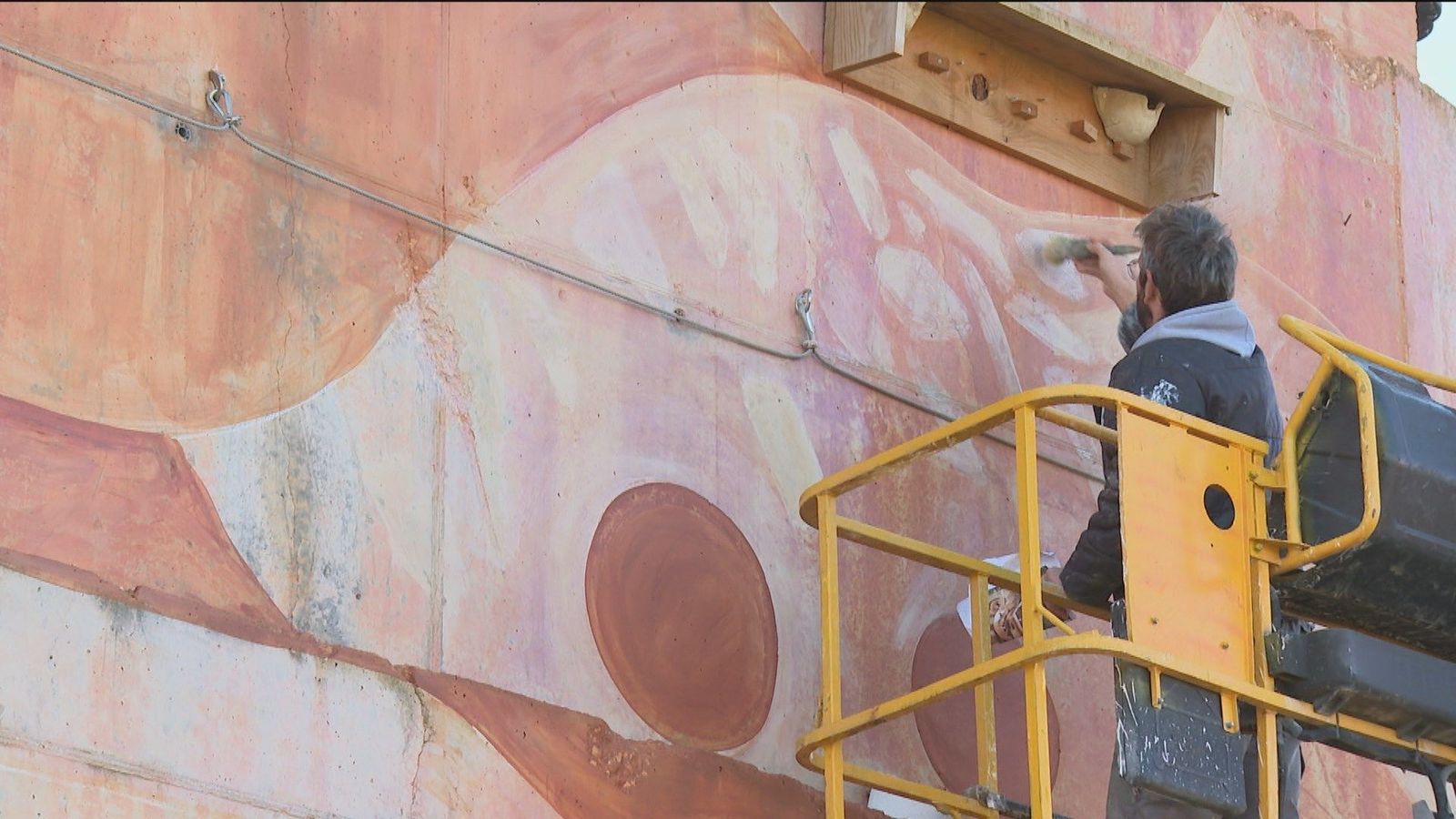 El artista madrileño que regenera la naturaleza con sus grafitis