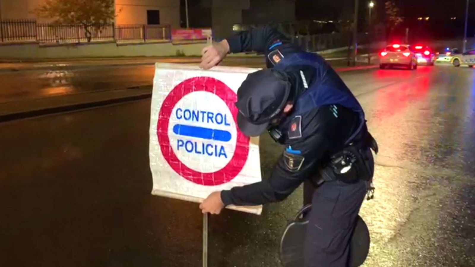 La guía canina de la Policía de Arroyomolinos detecta drogas en varios vehículos en un control