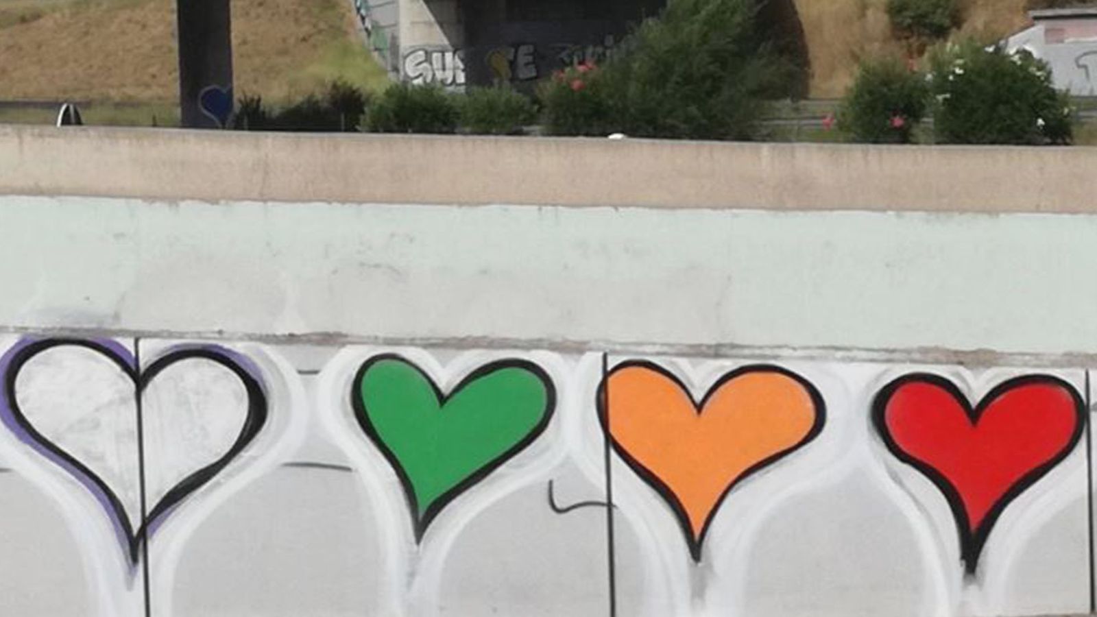 Detienen a 'Love', la grafitera que pintó los corazones de la M-30