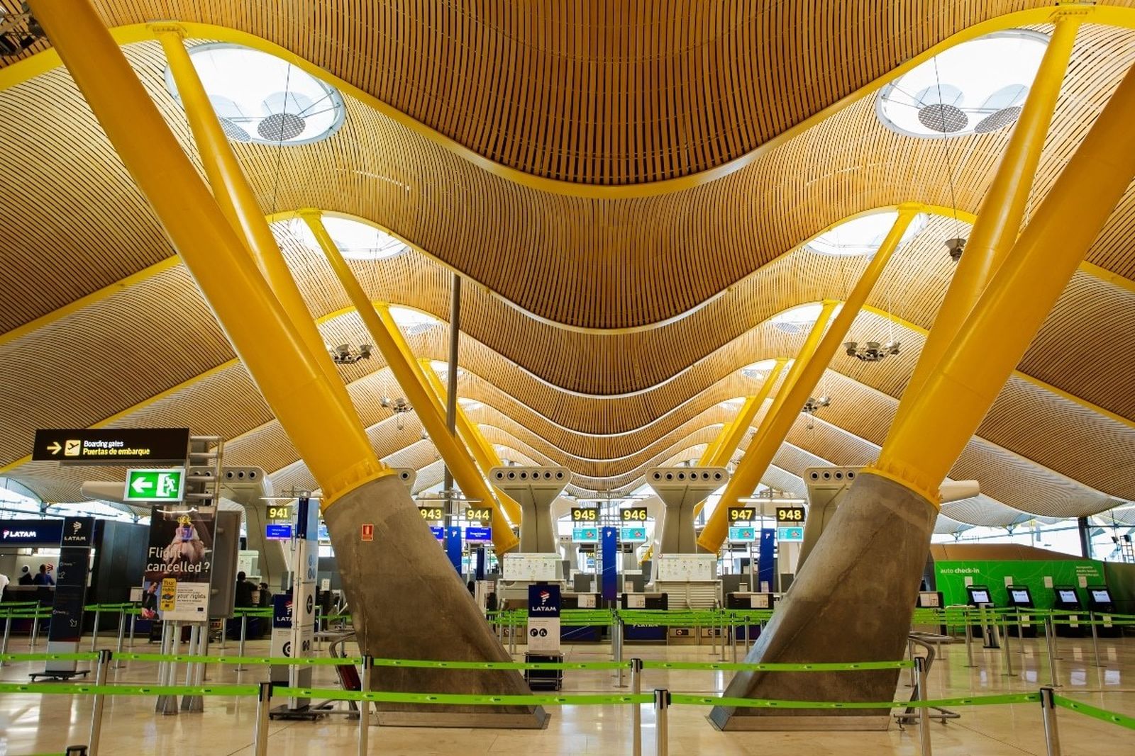 Trabajo en el aeropuerto de Madrid para 30 personas con discapacidad