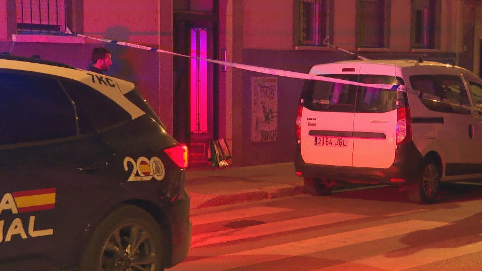 Encuentran un bebé abandonado dentro de una bolsa de supermercado en un portal de Carabanchel